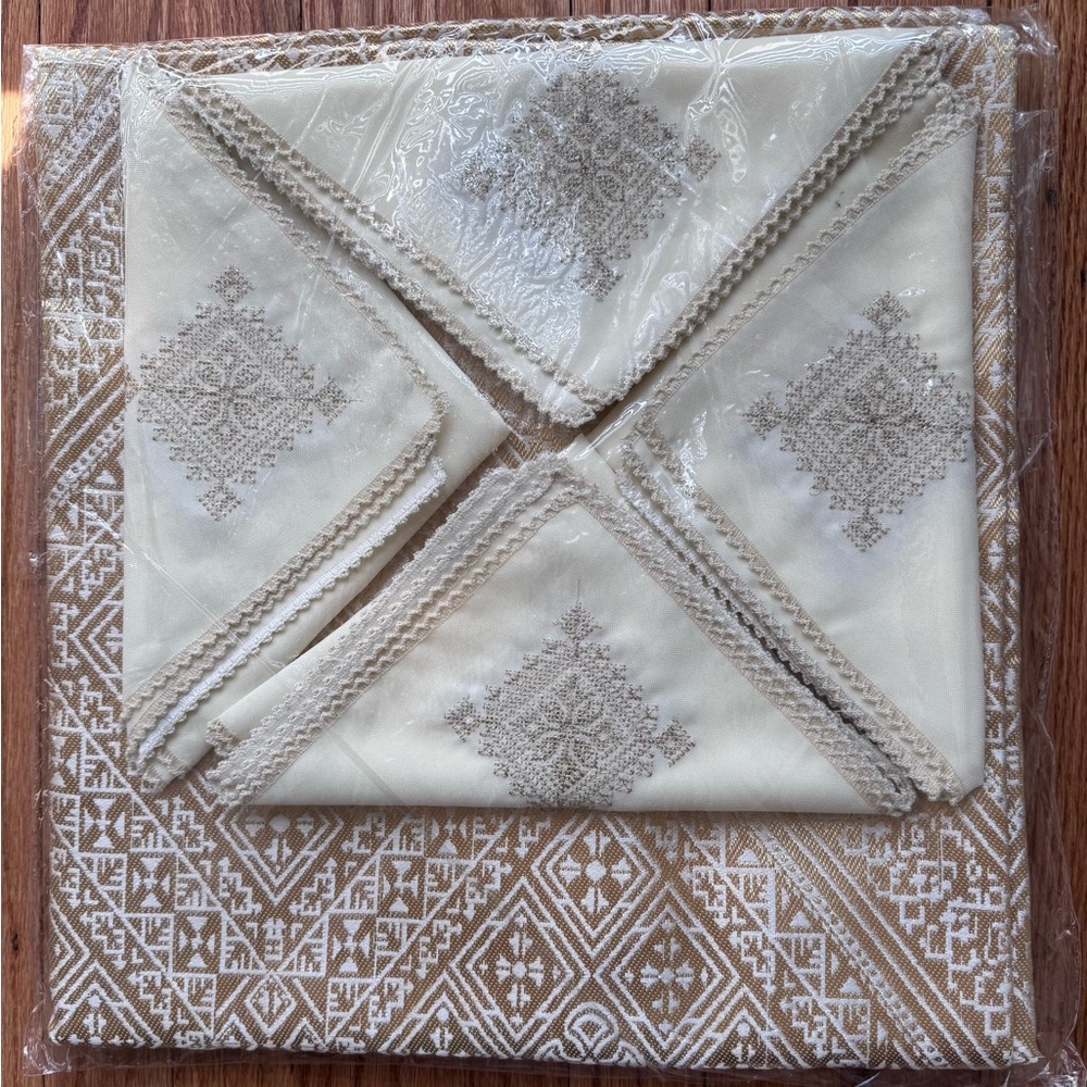 Moroccan Nappes Lakhrib Tablecloth with 8 Napkins, Fits Round & Square Tables